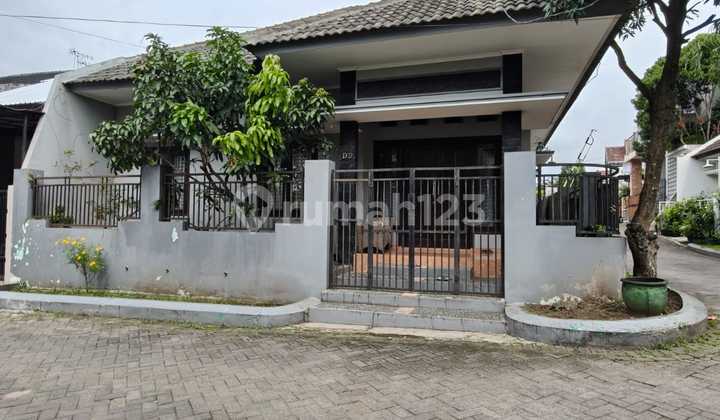 Rumah Posisi Hook Jalan Bunga2 Suhat