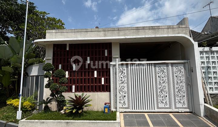 Hook House Near Many Campuses at an Affordable Price 2