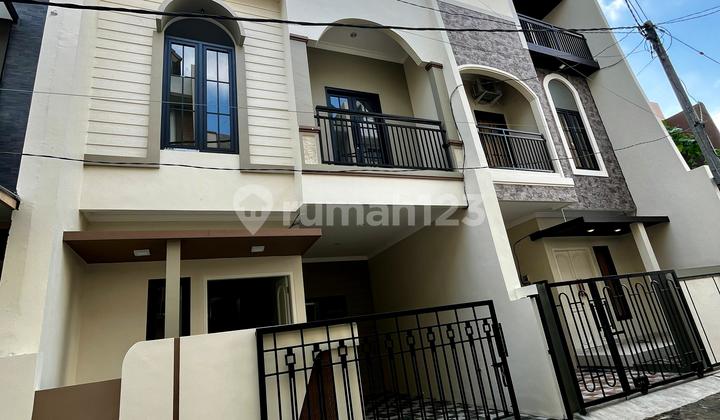 Nice New Building 3-Story House Near Ub Suhat Campus 2