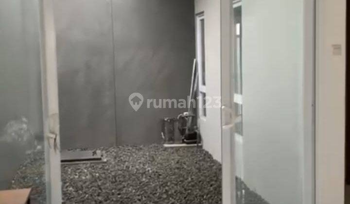 Rumah Baru Minimalis Semi Furnished di Jalan Salendro 1