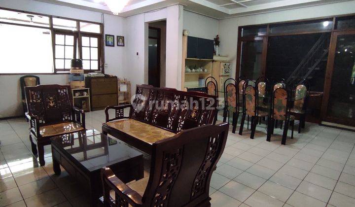 Rumah tinggal lokasi pusat kota, bisa utk usaha bangunan 2 lantai 1