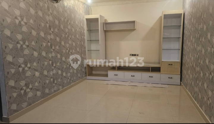 Nice 3-Story House Ready to Occupy in Citra Garden 2, Kalideres, West Jakarta 2