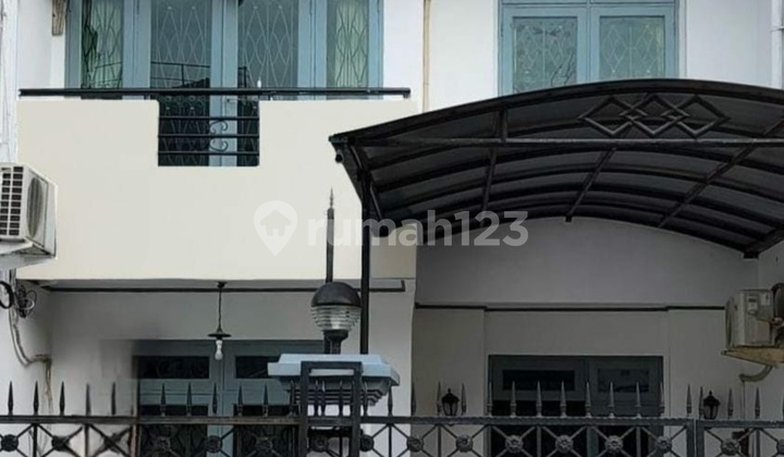 Nice Siaphuni 2.5-Storey House in Daan Mogot Baru, Kalideres, West Jakarta