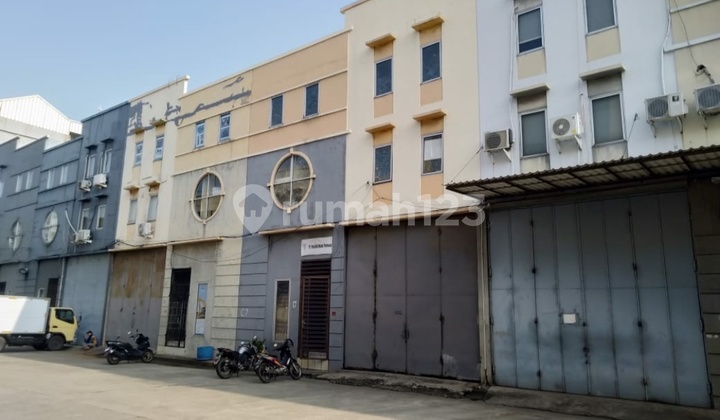 Gudang Siap Pakai di Pik Elang Laut Kapuk Jakarta Utara.