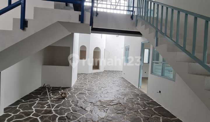 Disewa dan Dijual Restoran / Caffe / Gedung Hadap Jalan Duri Kosambi Raya Jakarta Barat