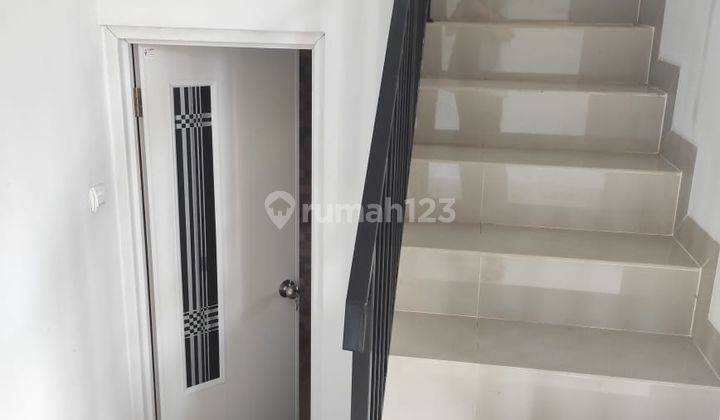 DP 0 Dijual rumah murah di 2 lantai Lokasi Strategis deket Tol  4