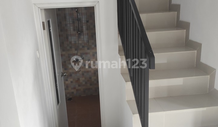 Di jual KPR DP 0 Rumah Baru 2 Lantai 3 km Tidur 5