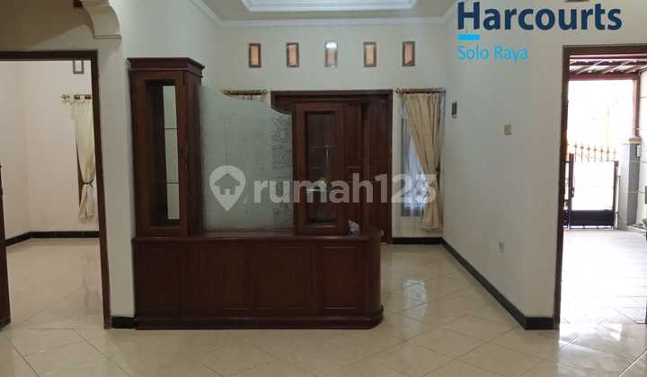 Nice Strategic House in Fajar Indah Jajar Solo