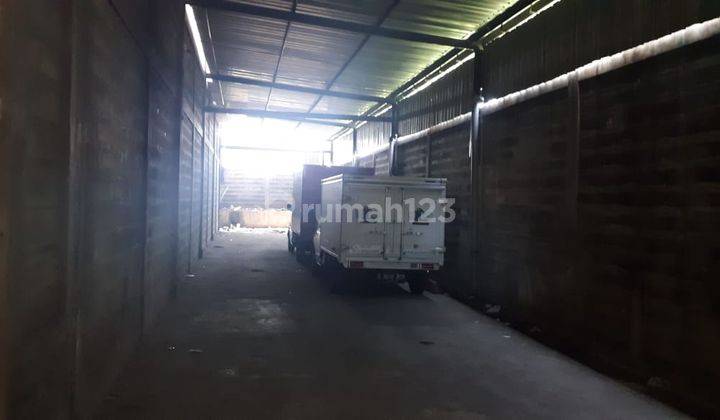 Gudang strategis siap pakai 8