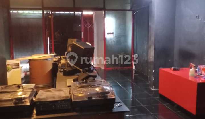 Good Strategic Ready-to-Use Shop House in Banjarsari Solo 2