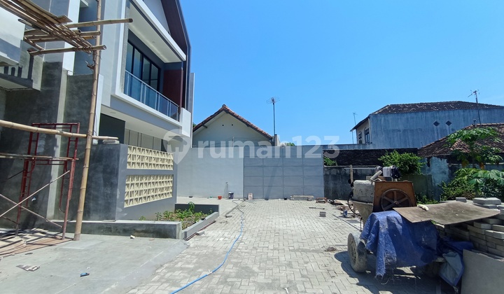 Good Strategic Cluster House Under Progress in Colomadu Solo 2