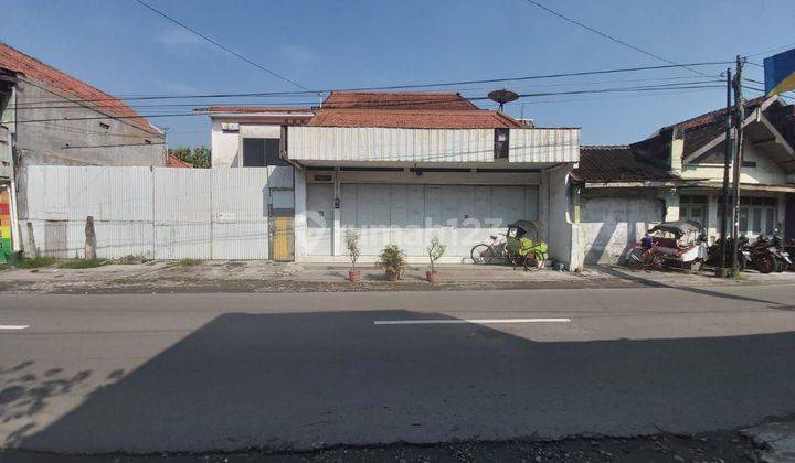 Rumah Hitung tanah Strategis Siap Pakai Di Laweyan Soko 1