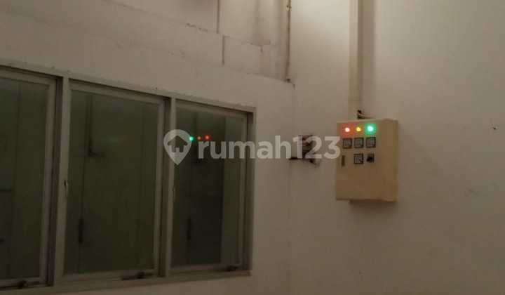 Strategic 3-Story Ready-to-Use Shop House in Grogol, Solo 2