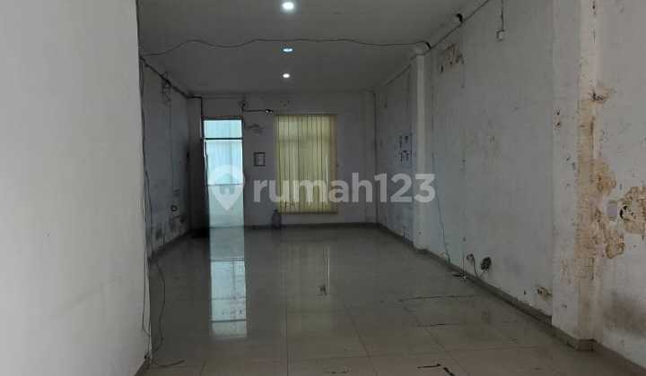 Strategic Good Ready-to-Use Shop House in Serengan Solo