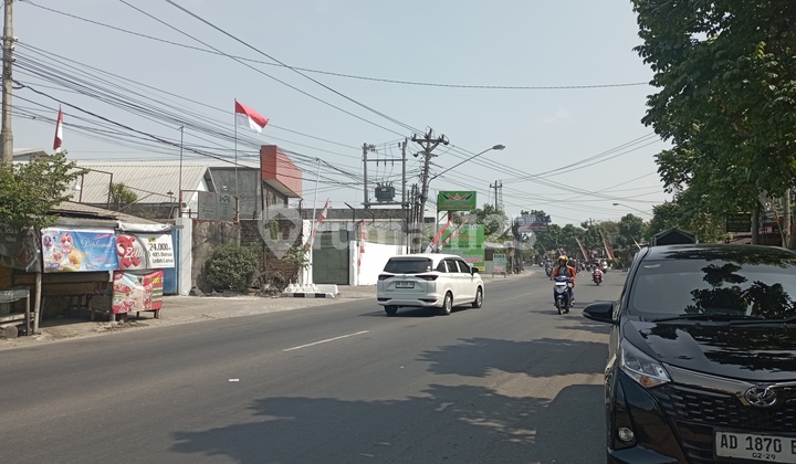 Bonus Land Strategic House in Banyuanyar Solo