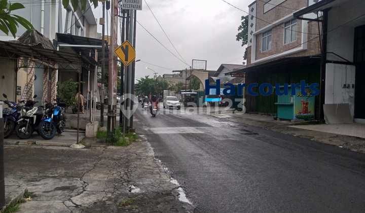 Strategic Ready-to-Use Shop House in Banjarsari Solo 2