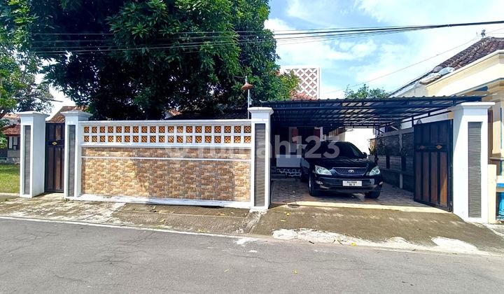 Rumah Etnik Limasan Kombinasi Modern Siap Pakai di Colomadu Solo