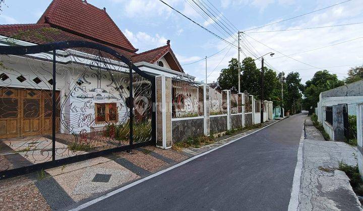 Rumah Bagus Siap Pakai Di Badran Laweyan Solo  2