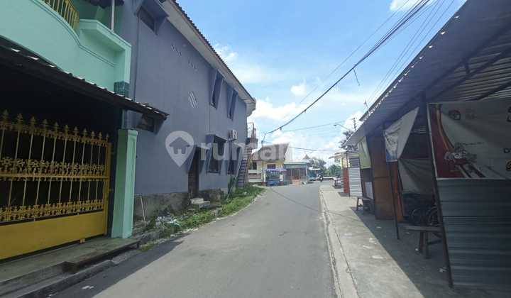 Strategic 2-Story House Ready to Use in Banjarsari Solo 2