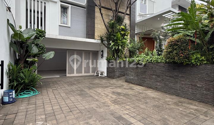 Beautiful Ready-to-Live House Near Golf Hill 2