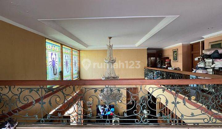 Rumah Mewah 2 lantai Dekat Senayan City