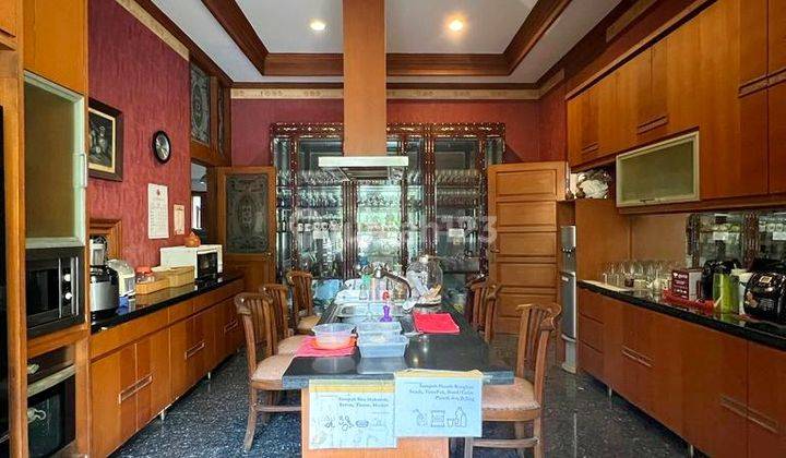 Rumah Mewah 2 lantai Dekat Senayan City
