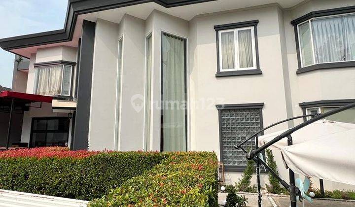 Bangunan Rumah Dilokasi Komersil