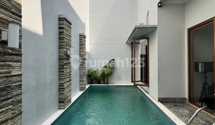 Rumah Cantik Siap Huni Dekat Stasiun Mrt