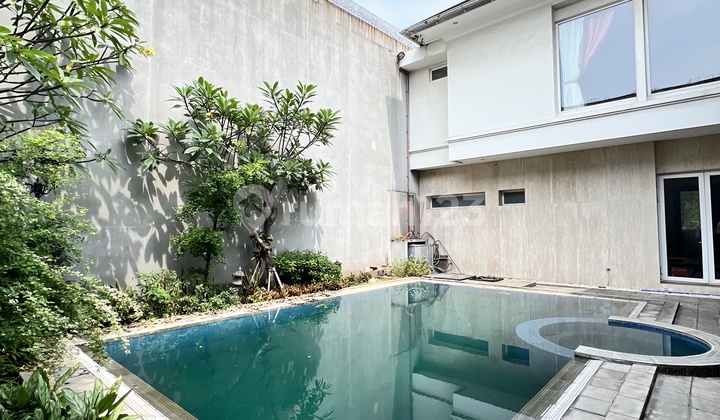Rumah Mewah Dalam Lingkungan Komplek Patal Senayan