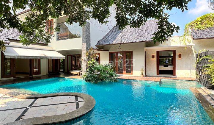 Rumah Mewah Bergaya Resort Halaman Luas Tanah Ngantong 1