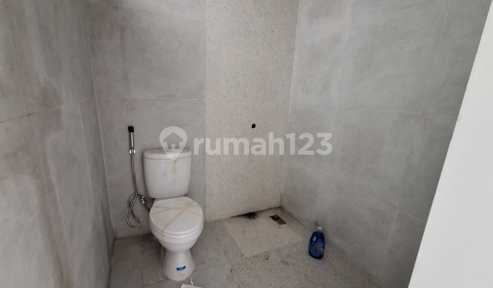 Rumah Di Depok Cukup Jalan Kaki Ke Stasiun Depok Lama