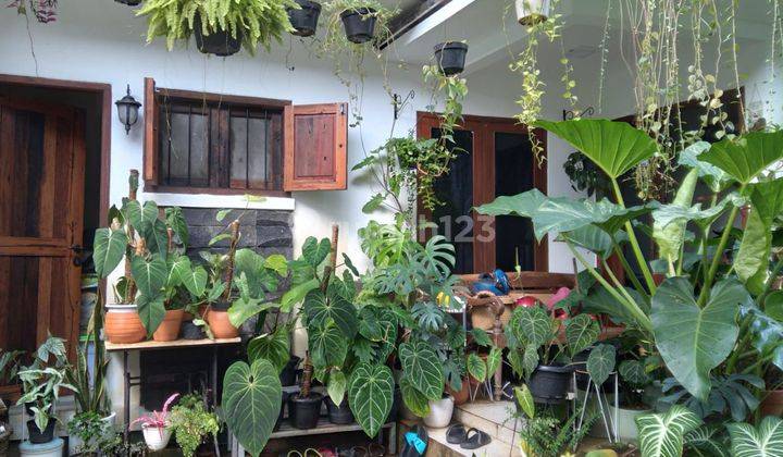 Rumah asri di Bintaro jaya sektor 5 SHM Bagus Semi Furnished dijual cepat  1