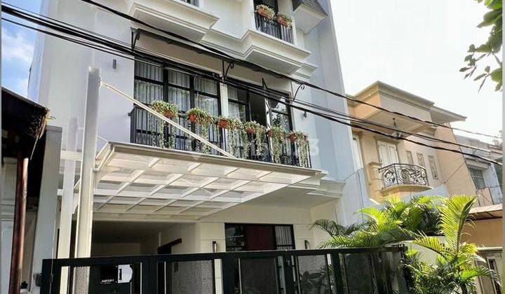 Rumah di Pondok indah jakarta selatan 3 Lantai SHM Baru ada Rooftop  2