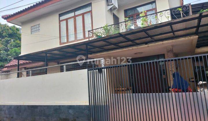 Rumah di Patal Senayan Jakarta Selatan 2 Lantai SHM Bagus Harga Sangat Murah 1