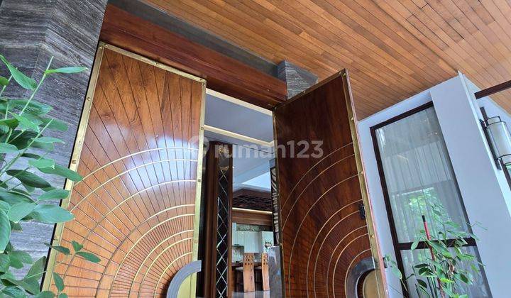 Dijual Rumah Mewah Di Hoek Full Furnish Strategis Di Pakubowono Jakarta Selatan 2