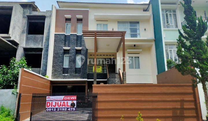 Dijual Rumah baru,. 2,5Lantai Dikomplek Perumahan Elit Setraduta Bandung Utara  1