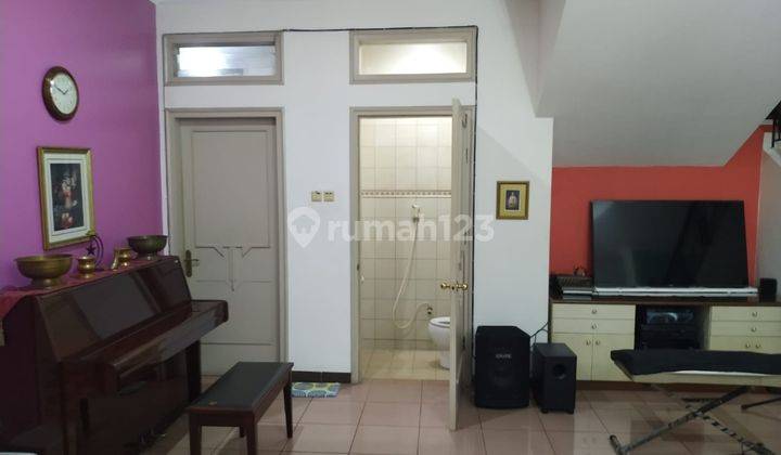 Rumah di Jalan Samsudin 2 Lantai SHM Bagus 2