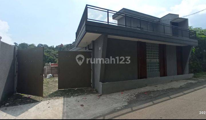 Rumah di Cimuncang 3 Lantai SHM Butuh Renovasi 1