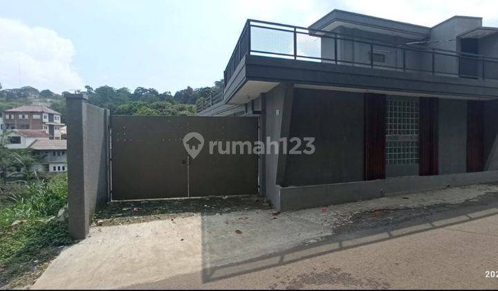 Rumah di Cimuncang 3 Lantai SHM Butuh Renovasi 2