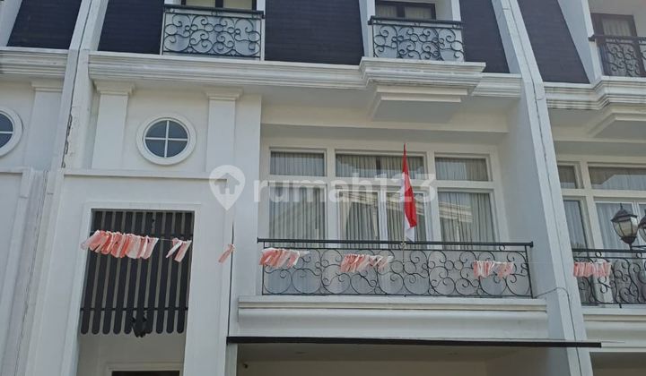 Rumah American.classic.swimming.pool 2