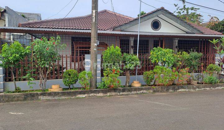 Rumah nyaman lingkungan komplek 1