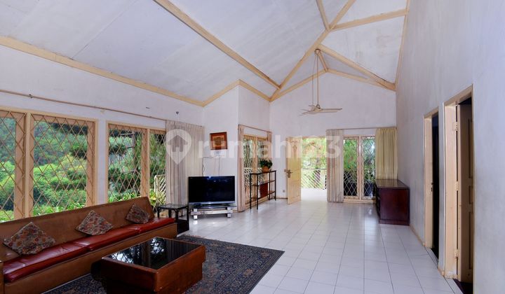 Villa.on.the.main.road.of.Puncak 2