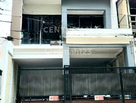 RUMAH CANTIK MINIMALIS 3LT DI JALAN UTAMA KELAPA GADING 1