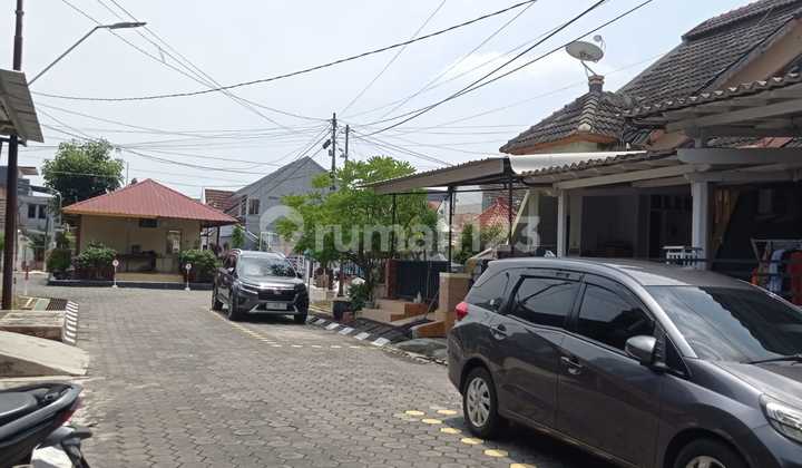 Dijual rumah nyaman di Flamboyan Bali,Semarang Indah 2