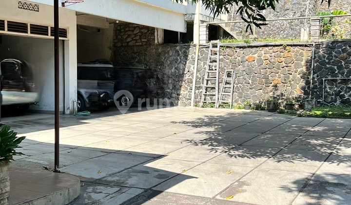 Dijual rumah di kawasan Old Money