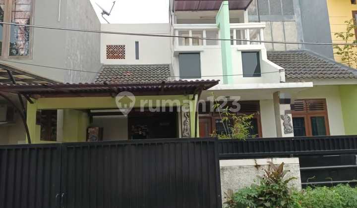 Well-Maintained Ready-to-Occupy House in Strategic Location, Bintaro Jaya Sector 5