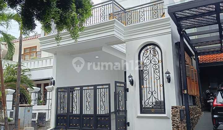 House With Beautiful and Spacious Balcony in Bintaro Jaya Sector 9