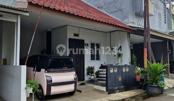 Neat and Ready-to-Occupy House in Graha Raya Bintaro Jaya Cluster