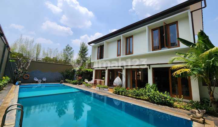 Rumah Bagus Siap Huni Ada Kolam Renang Dalam Cluster di Bsd City