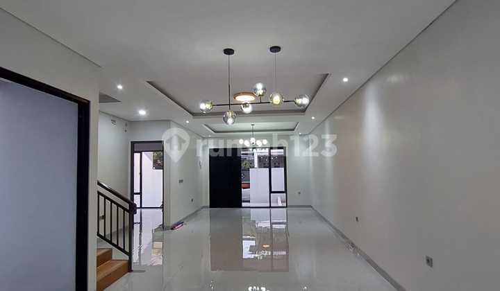 New South-Facing House, Strategic Location in Griya Loka BSD. 2